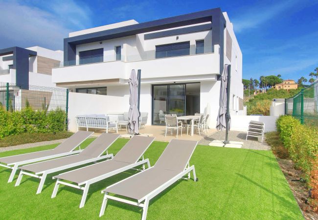 Hus i Estepona - 2210 Luxury Modern Villa with Pool and Garden