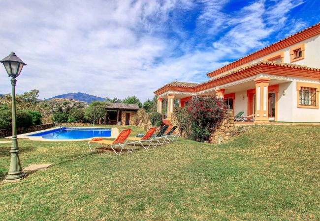 Villa i Estepona - 1175  Exclusive Villa with Heated Pool