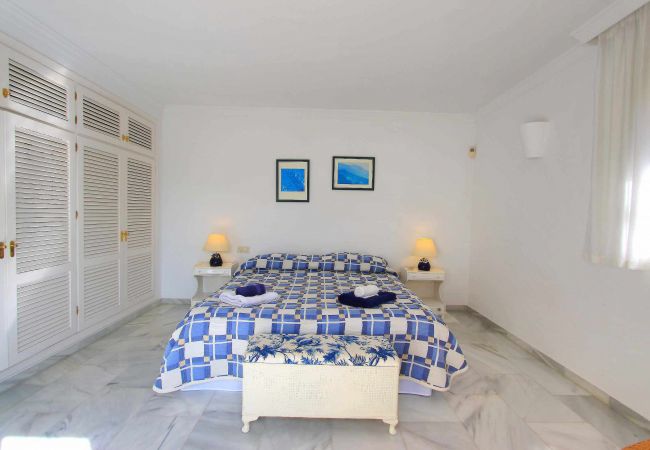 Villa i Estepona - 1175  Exclusive Villa with Heated Pool