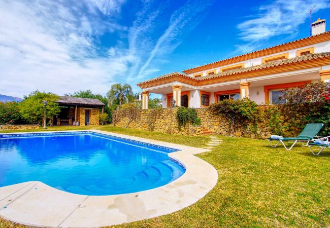 Villa i Estepona - 1175  Exclusive Villa with Heated Pool