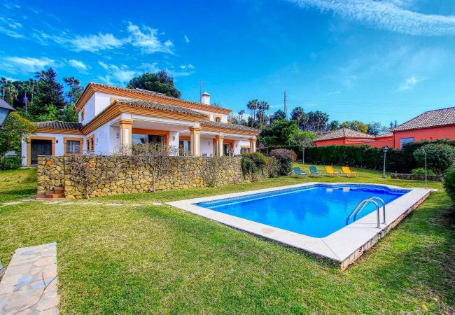 Villa i Estepona - 1175  Exclusive Villa with Heated Pool