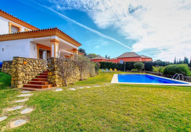 Villa i Estepona - 1175  Exclusive Villa with Heated Pool