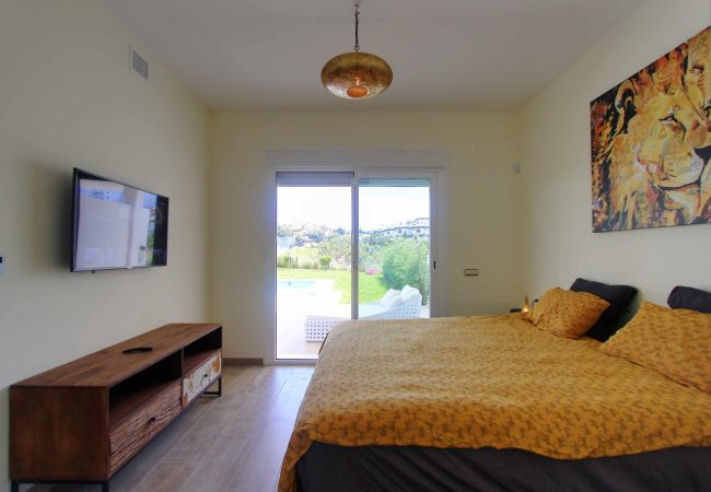 Villa i Mijas Costa - 1166 Modern Luxury Villa with Panoramic Golf Views