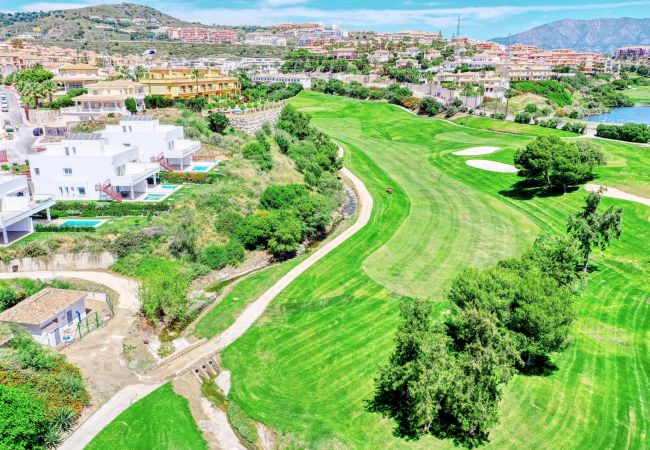 Villa i Mijas Costa - 1166 Modern Luxury Villa with Panoramic Golf Views