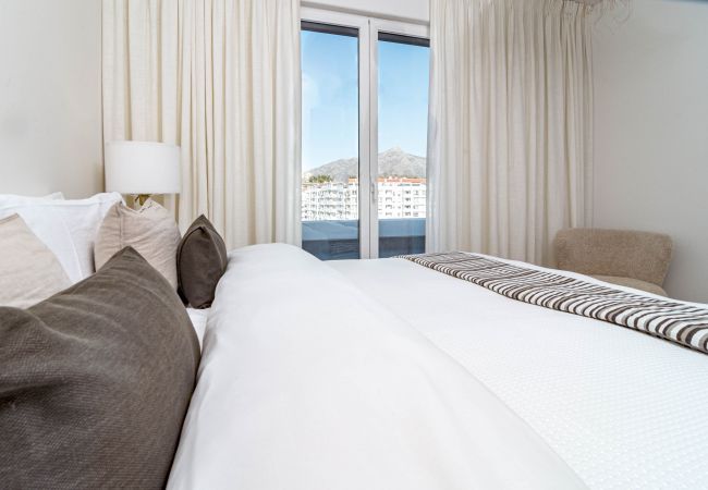 Lejlighed i Nueva andalucia - JG3.6B- Luxury Penthouse with Spacious Balcony