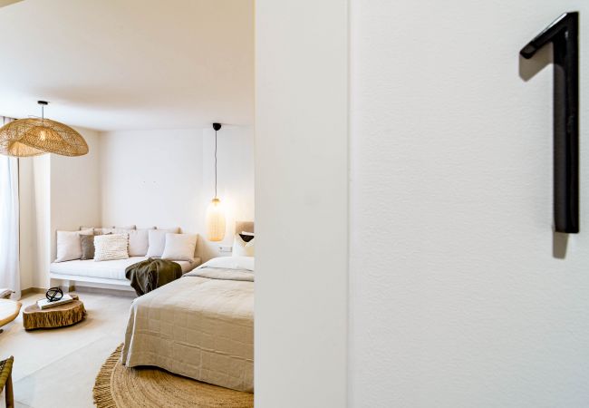 Lejlighed i Estepona - A1- Seaclub suites by Roomservices