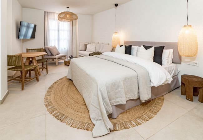 Lejlighed i Estepona - A1- Seaclub suites by Roomservices