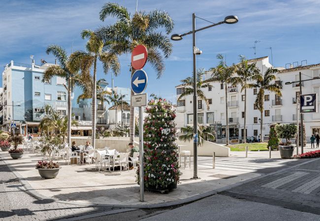 Lejlighed i Estepona - A1- Seaclub suites by Roomservices