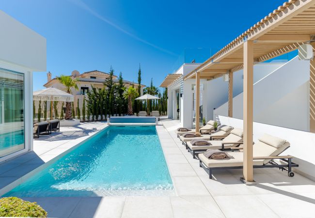 Villa i Mijas Costa - Unique & Luxurious Villa with Heated Pool!