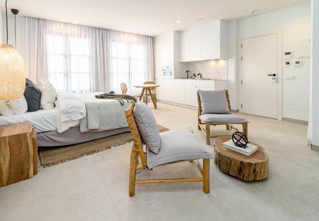 Lejlighed i Estepona - A2- Seaclub Suites by roomservices