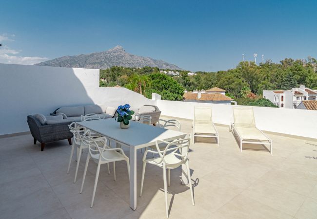 Byhus i Nueva andalucia - EN37- Spacious, cozy townhouse, Marbella