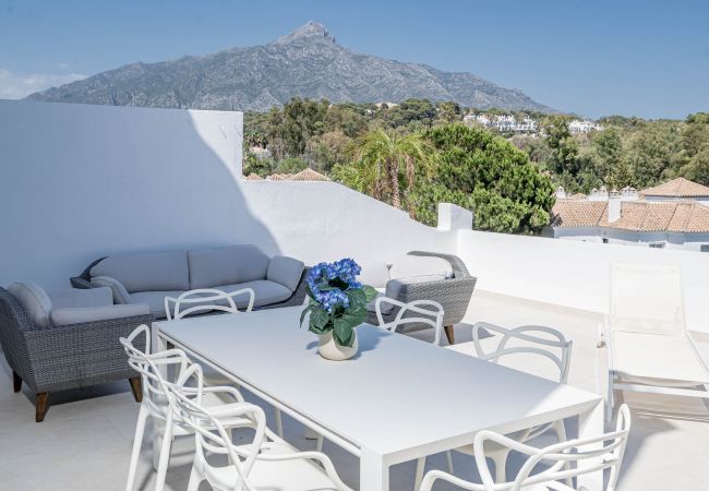 Byhus i Nueva andalucia - EN37- Spacious, cozy townhouse, Marbella