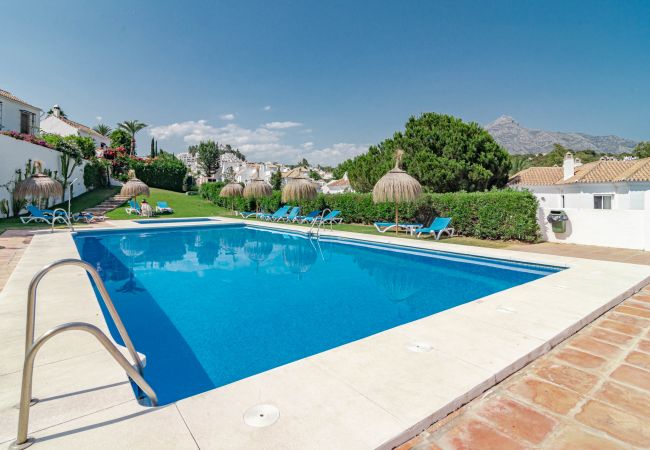 Byhus i Nueva andalucia - EN37- Spacious, cozy townhouse, Marbella