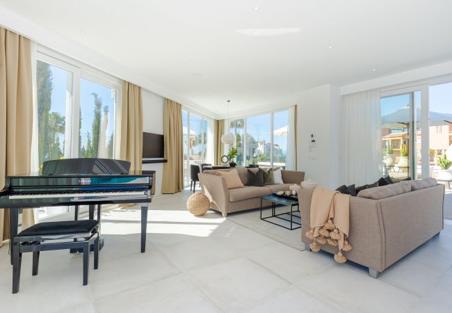 Villa i Mijas Costa - Luxury Villa Panoramic Views & Expansive Terraces