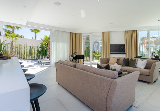 Villa i Mijas Costa - Luxury Villa Panoramic Views & Expansive Terraces