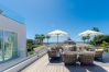 Villa i Mijas Costa - Luxury Villa Panoramic Views & Expansive Terraces