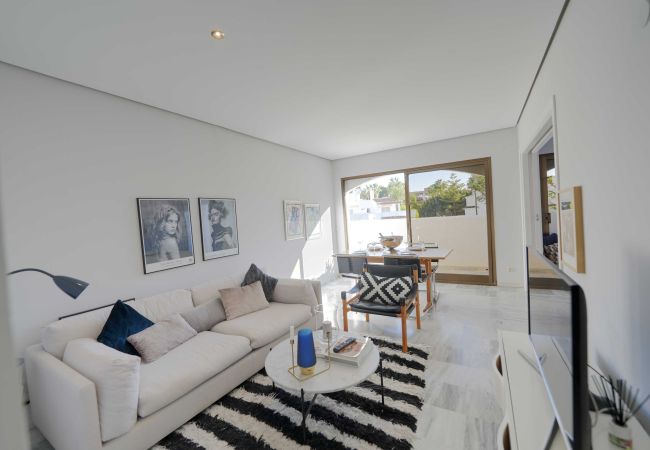 Lejlighed i Marbella - 2038 Family-Friendly Penthouse with Stunning Views