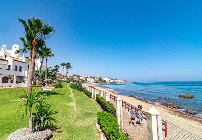 Lejlighed i Mijas Costa - PL- Beachfront seaview aptm – Playa de la Lucera