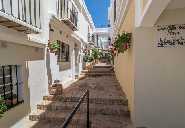 Byhus i Nueva andalucia - AP103- Aloha Pueblo Marbella by Roomservices