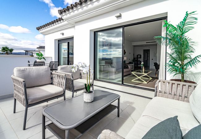 Lejlighed i Estepona - LAE21.2D - Penthouse w/ Roof Terrace and Seaviews