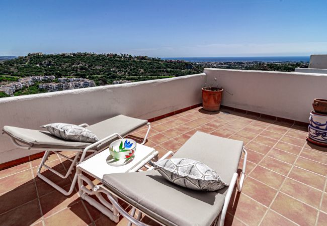 Byhus i Nueva andalucia - LAG - Spacious 3BR townhouse with private jacuzzi