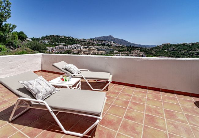 Byhus i Nueva andalucia - LAG - Spacious 3BR townhouse with private jacuzzi