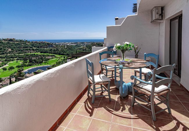 Byhus i Nueva andalucia - LAG - Spacious 3BR townhouse with private jacuzzi