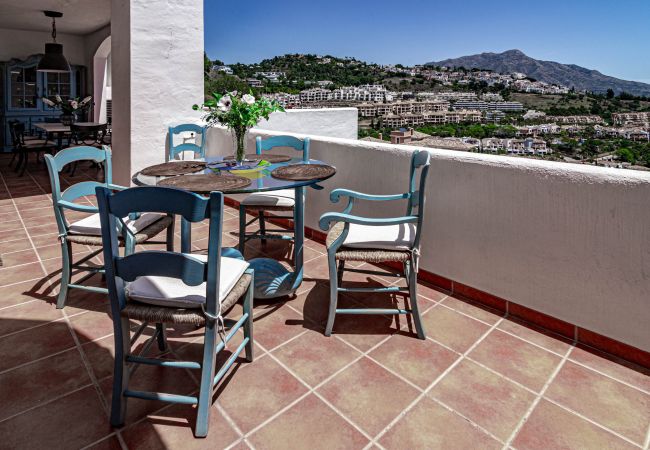 Byhus i Nueva andalucia - LAG - Spacious 3BR townhouse with private jacuzzi