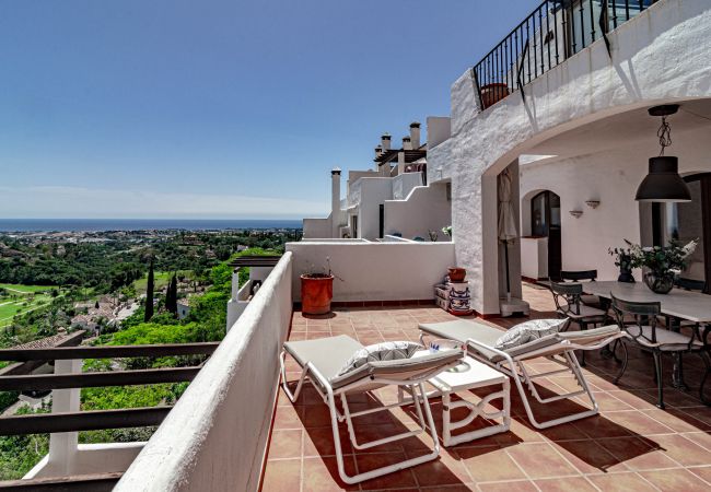 Byhus i Nueva andalucia - LAG - Spacious 3BR townhouse with private jacuzzi