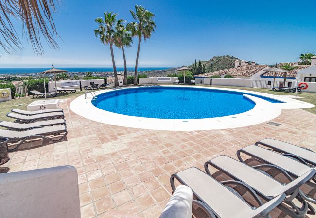 Byhus i Nueva andalucia - LAG - Spacious 3BR townhouse with private jacuzzi