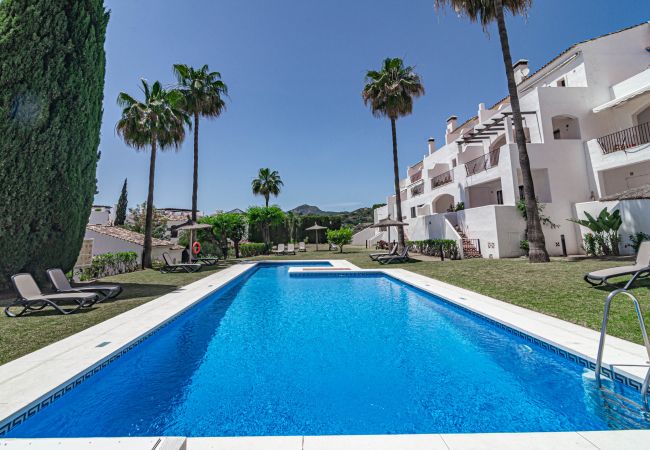 Byhus i Nueva andalucia - LAG - Spacious 3BR townhouse with private jacuzzi