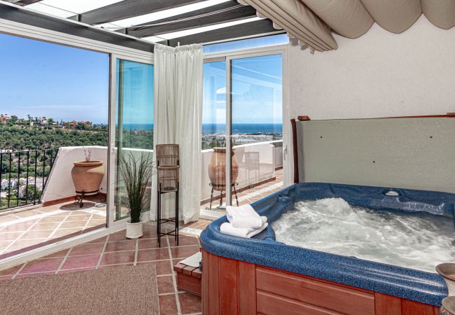 Byhus i Nueva andalucia - LAG - Spacious 3BR townhouse with private jacuzzi