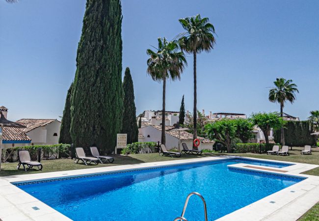 Byhus i Nueva andalucia - LAG - Spacious 3BR townhouse with private jacuzzi