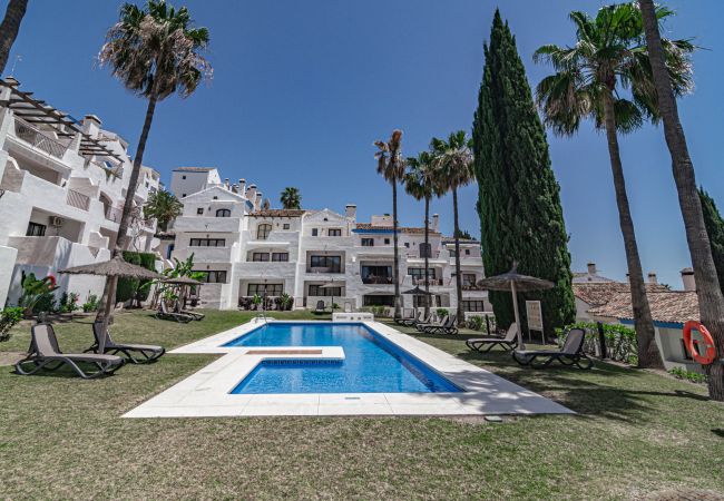 Byhus i Nueva andalucia - LAG - Spacious 3BR townhouse with private jacuzzi