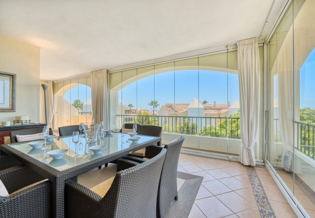 Lejlighed i Marbella - 3030 Elegant Beachside Penthouse with Sea Views