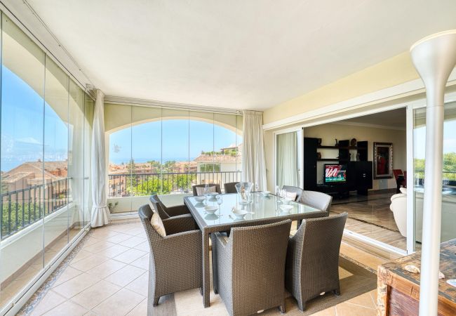 Lejlighed i Marbella - 3030 Elegant Beachside Penthouse with Sea Views