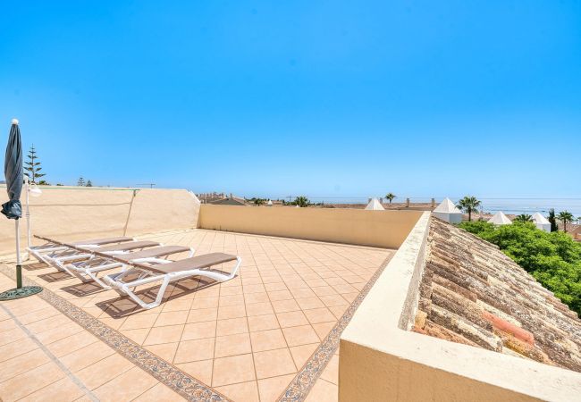 Lejlighed i Marbella - 3030 Elegant Beachside Penthouse with Sea Views