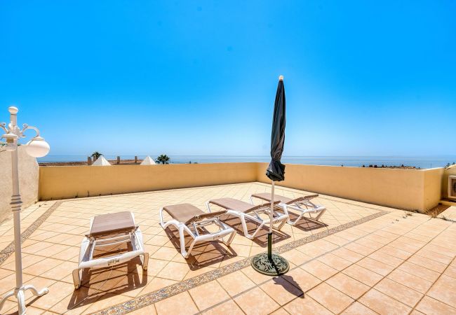 Lejlighed i Marbella - 3030 Elegant Beachside Penthouse with Sea Views