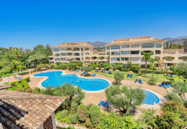 Lejlighed i Marbella - 3030 Elegant Beachside Penthouse with Sea Views