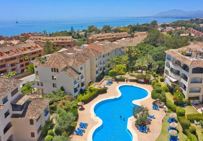 Lejlighed i Marbella - 3030 Elegant Beachside Penthouse with Sea Views