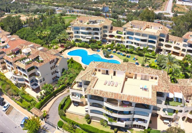 Lejlighed i Marbella - 3030 Elegant Beachside Penthouse with Sea Views