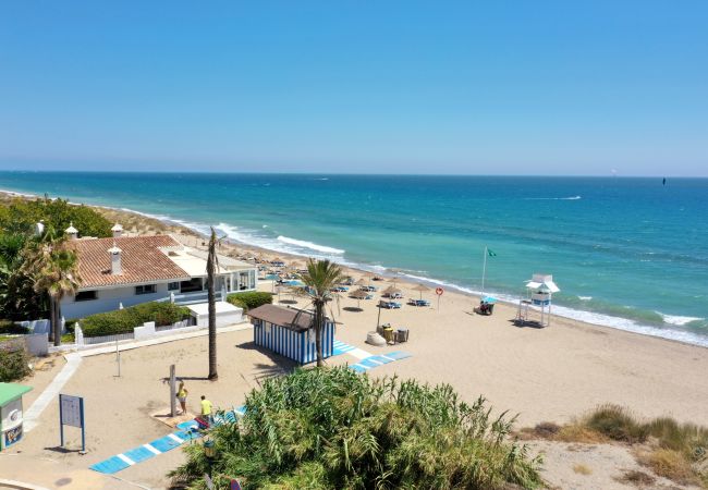 Lejlighed i Marbella - 3030 Elegant Beachside Penthouse with Sea Views