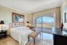 Lejlighed i Marbella - 3030 Elegant Beachside Penthouse with Sea Views