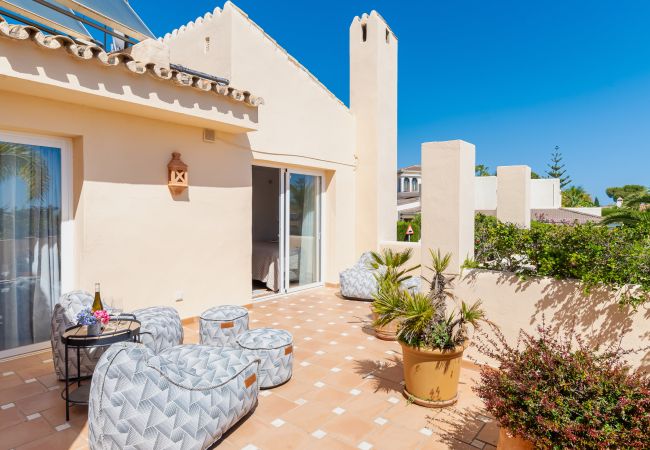 Villa i Marbella - Charming Andalusian-Style Beach Villa