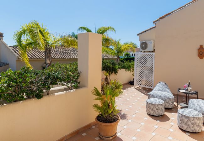 Villa i Marbella - Charming Andalusian-Style Beach Villa