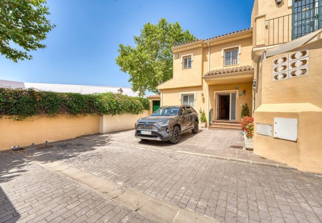 Byhus i Marbella - 3068 Luxury Family Townhouse in Elviria, Marbella