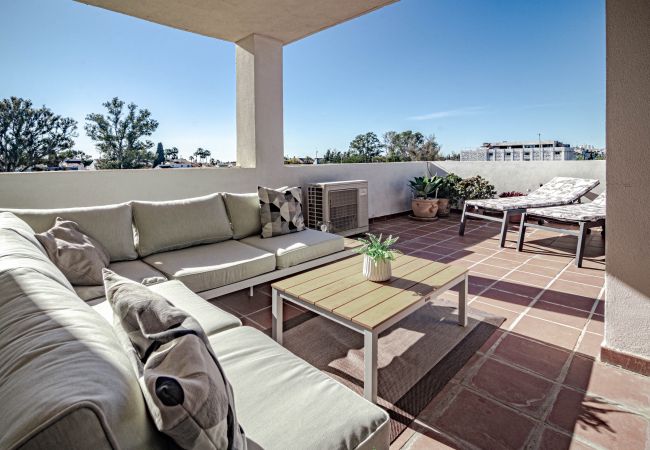 Appartement in Nueva Andalucia - LCR4 - Large 3-Bedroom Apartment Near Beach