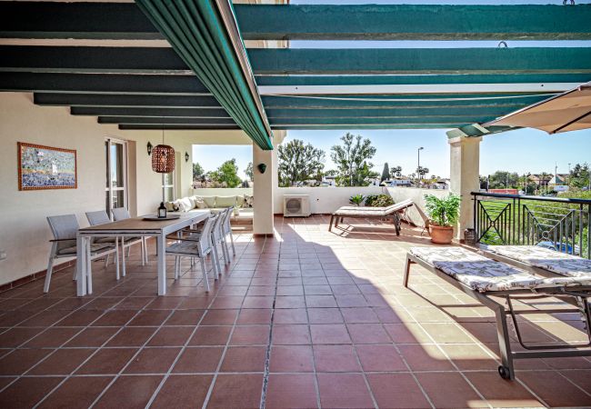 Appartement in Nueva Andalucia - LCR4 - Large 3-Bedroom Apartment Near Beach