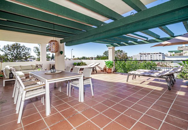 Appartement in Nueva Andalucia - LCR4 - Large 3-Bedroom Apartment Near Beach