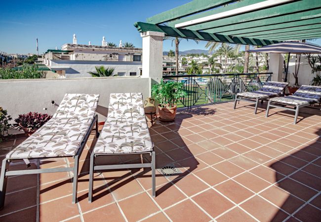 Appartement in Nueva Andalucia - LCR4 - Large 3-Bedroom Apartment Near Beach